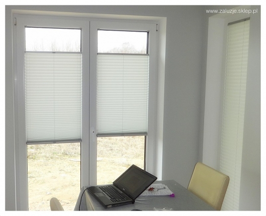 Styl i różnorodność - plisy materiałowe w Sosnowcu, eleganckie rozwiązania okienne dla każdego pomieszczenia.